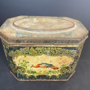 Vintage English Huntley & Palmers Biscuits Tea Tin featuring Peafowl – 1940-1950